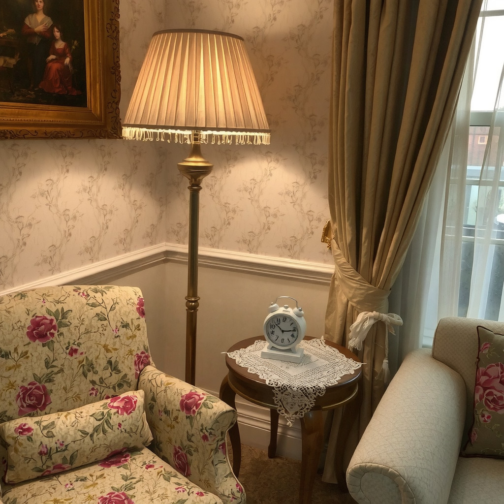 Warm grandmacore lighting